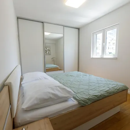 Apartamento Cosmopolitan , Sea View, And Free Garage Parking *