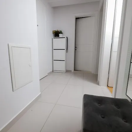 Apartamento Cosmopolitan , Sea View, And Free Garage Parking Makarska