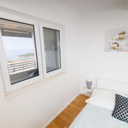 Cosmopolitan , Sea View, And Free Garage Parking
