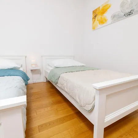 Cosmopolitan , Sea View, And Free Garage Parking * Makarska