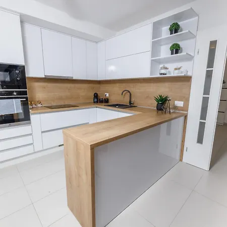 Cosmopolitan , Sea View, And Free Garage Parking Apartamento