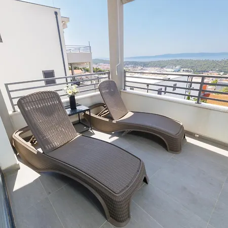 Cosmopolitan , Sea View, And Free Garage Parking * Makarska