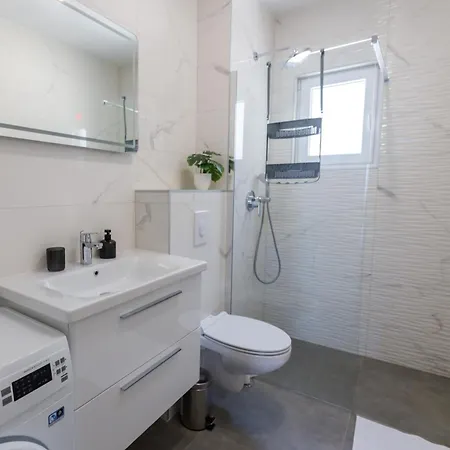Apartamento Cosmopolitan , Sea View, And Free Garage Parking *